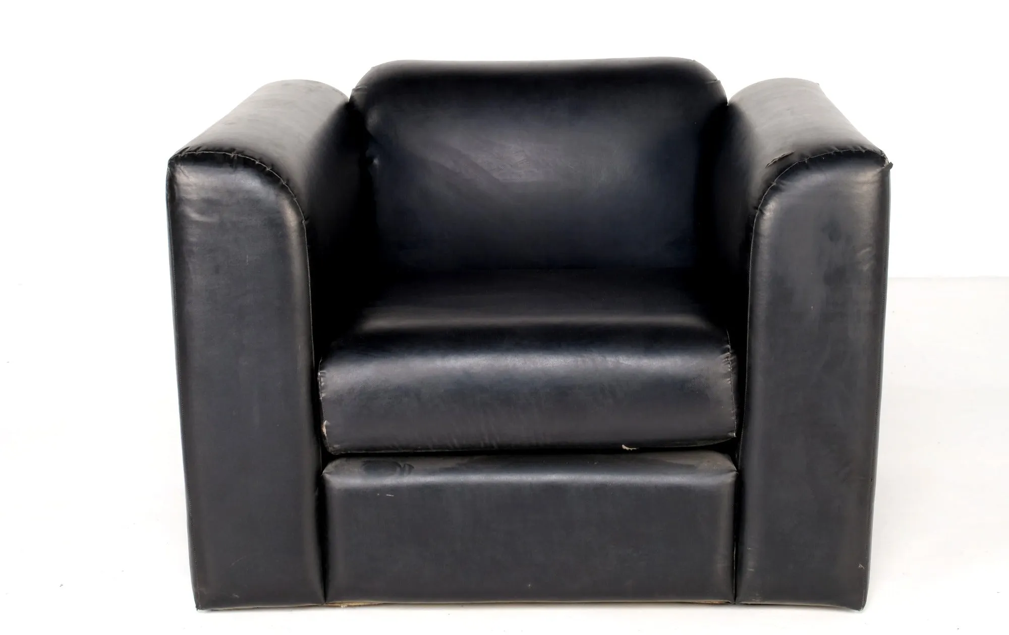 BLACK LEATHER ARMCHAIRS