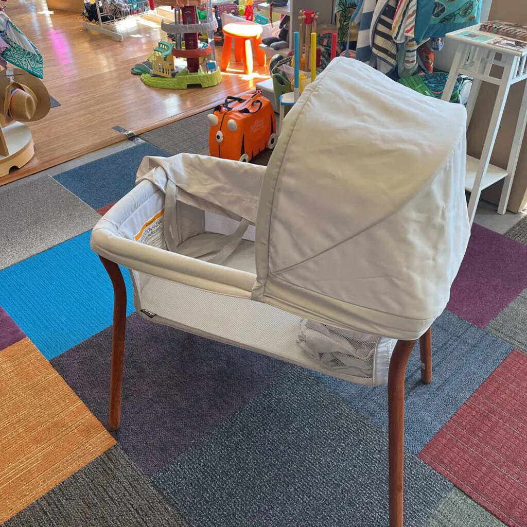 Chicco LullaGo Anywhere LE Portable Bassinet