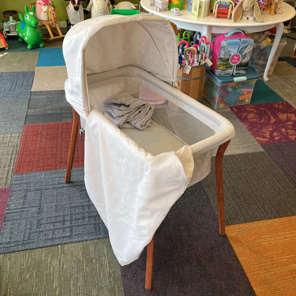 Chicco LullaGo Anywhere LE Portable Bassinet