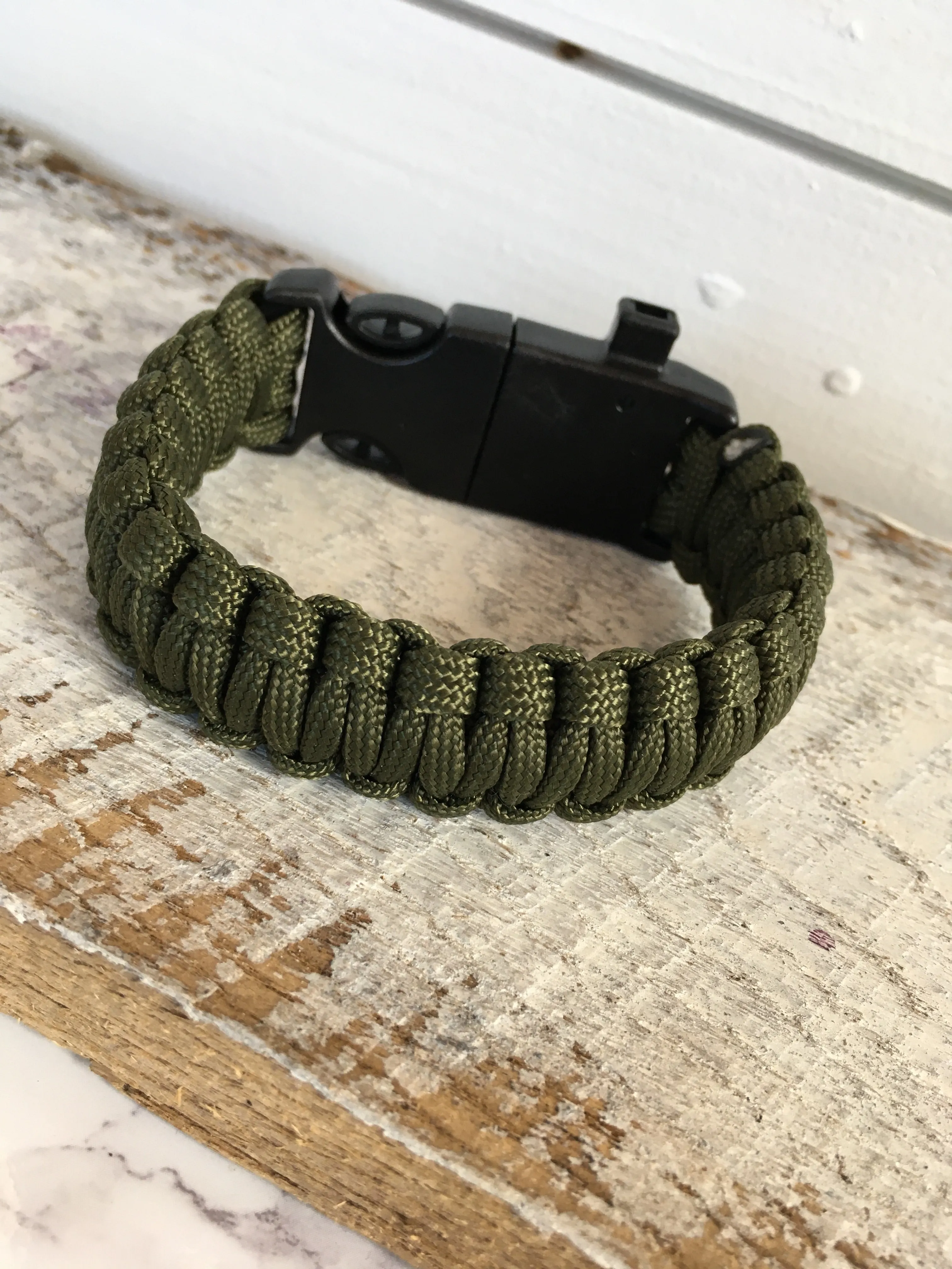 Paracord Survival Bracelet - Green