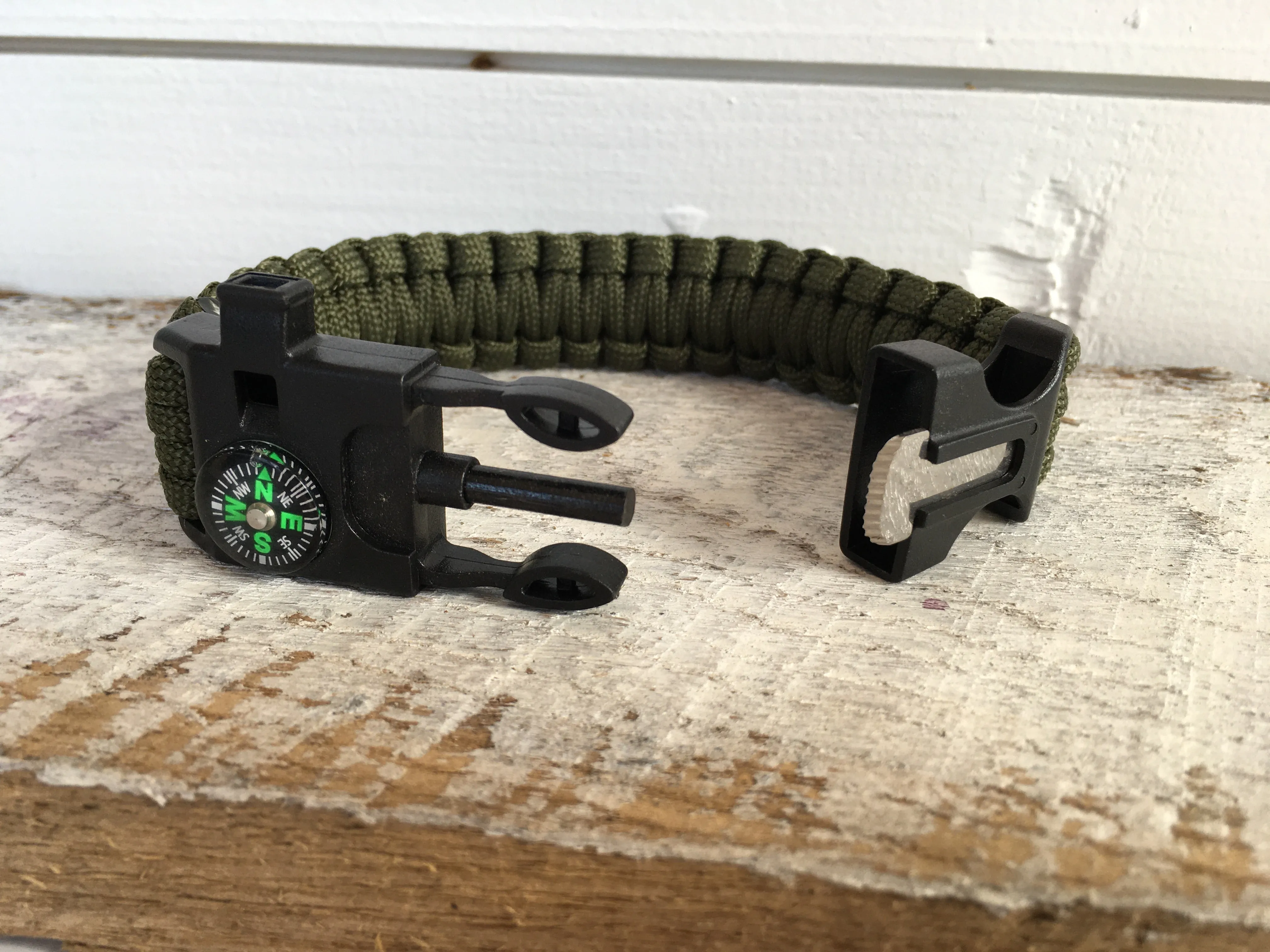 Paracord Survival Bracelet - Green