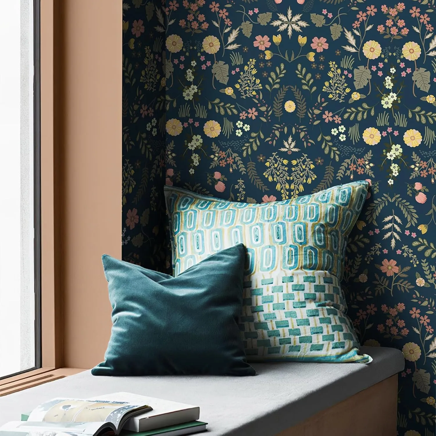 Simon&Siff Floral Wallpaper Peel and Stick Navy Blue Boho Wall Paper 393.7" x 17.3" Dark Blue Blooming Flower Wildflowers Self Adhesive Removable Wallpaper for Bedroom Bathroom Kitchen